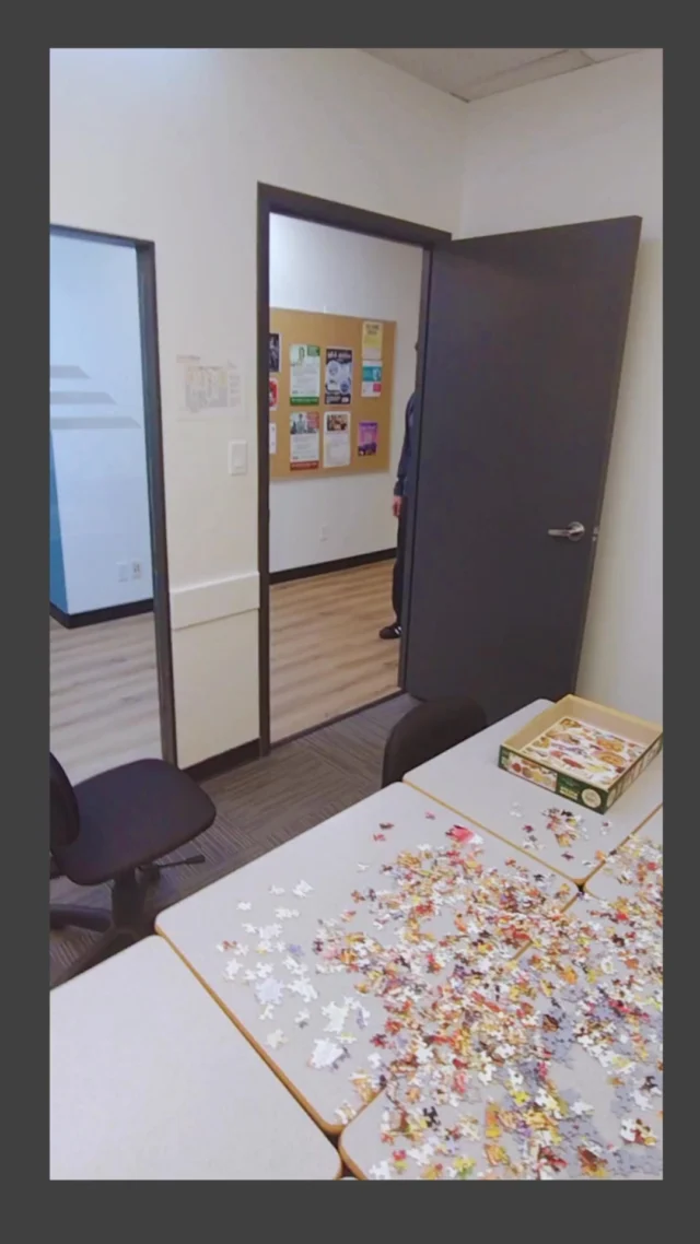 🧩 सप्ताह का शब्द: उलझन भरा 🧩 विशेषण क्या आपको कभी ऐसा लगता है कि अंग्रेजी व्याकरण एक बहुत बड़ी पहेली की तरह है? 🤯 जब कोई चीज़ उलझन भरी होती है, तो इसका मतलब है कि वह बहुत ही भ्रामक या समझने में बहुत मुश्किल है! 🕵️‍♂️ "ब्रेक रूम से गायब हुए स्नैक्स का रहस्य बहुत उलझन भरा था..." 🍪🤔 आपको कौन सी चीज़ उलझन भरी लगती है? हमें कमेंट्स में बताएं! 👇✨ ——————————————————————————— #सप्ताहकाशब्द #पहेली #अंग्रेजीशब्दावली #अंग्रेजीसीखें #ईएसएल #शब्दावलीनिर्माता #अंग्रेजीसीखनेवाले #अंग्रेजीअध्ययन #अंग्रेजीकेनुस्खे #भाषासीखना #शब्ददिवस #दैनिकअंग्रेजी #अंग्रेजीपाठ #शिक्षा #भ्रामकअंग्रेजी #दिमागीपहेलियां #पहेलीप्रेमी #नएशब्द #अंग्रेजीकक्षा #व्याकरणकेनुस्खे #भाषाकौशल #अंग्रेजीकाअभ्यास #आईईएलटीएसतैयारी #टीओईएफएलतैयारी #अंग्रेजीबोलें #शब्दावलीशब्द #सीखनामजेदारहै #भाषाविद #शब्दावलीशक्ति #अंग्रेजीलक्ष्य